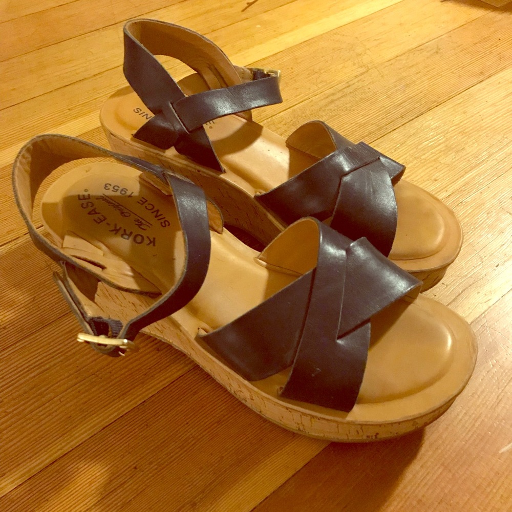 Navy Kork-ease platform Ava sandals 😍